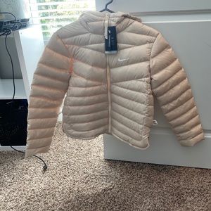 Brand New off white Nike puffer coat w/pockets